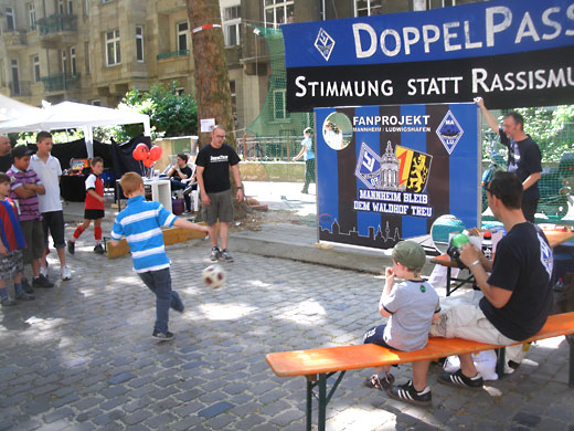 DoppelPass-Torwandschießen beim Max-Joseph-Straßenfest 2011 - Bild 2