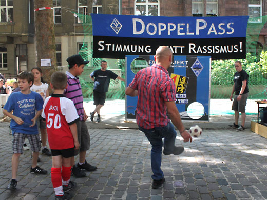 DoppelPass-Torwandschießen beim Max-Joseph-Straßenfest 2011 - Bild 15