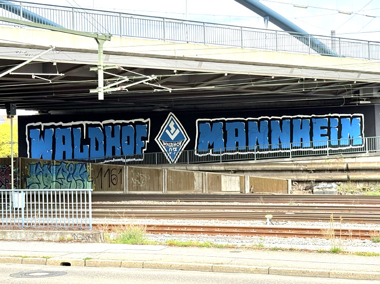 Neues Wandbild auf dem Waldhof: WALDHOF MANNHEIM Neues Wandbild auf dem Waldhof: WALDHOF MANNHEIM