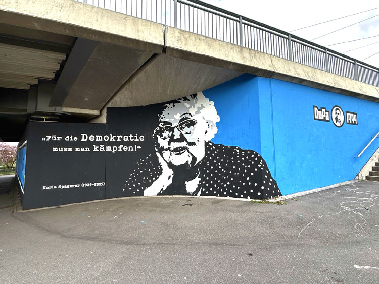 Neues Wandbild auf dem Waldhof: Karla Spagerer "Für die Demokratie muss man kämpfen!" Neues Wandbild auf dem Waldhof: Karla Spagerer "Für die Demokratie muss man kämpfen!"